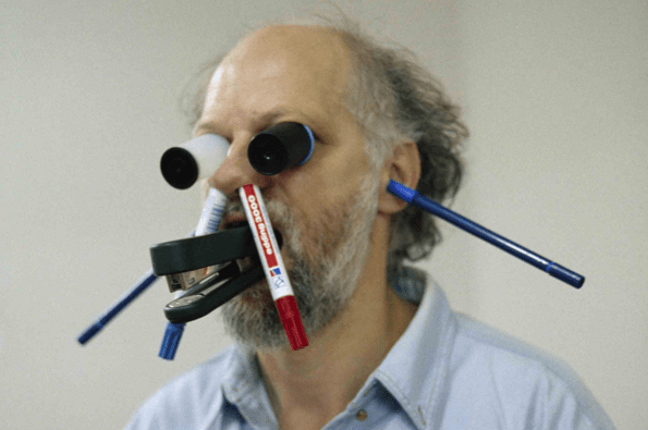 Erwin Wurm: One Minute Sculptures (1997) © Erwin Wurm (detail)