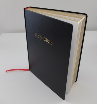 Oliver Chanarin & Adam Broomberg: Holy Bible, 2013, MACK London (Foto: Marlene Obermayer)